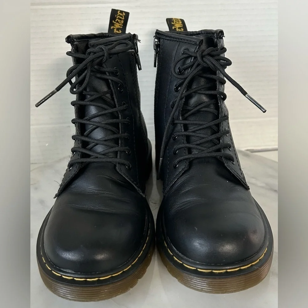 DR. MARTINS 1460 JUNIOR 3Y, flexible cemented sole construction for growing feet